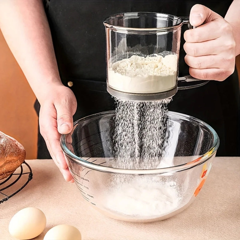Mehl-Sieb mit Druckgriff – 250 ml Backhilfe