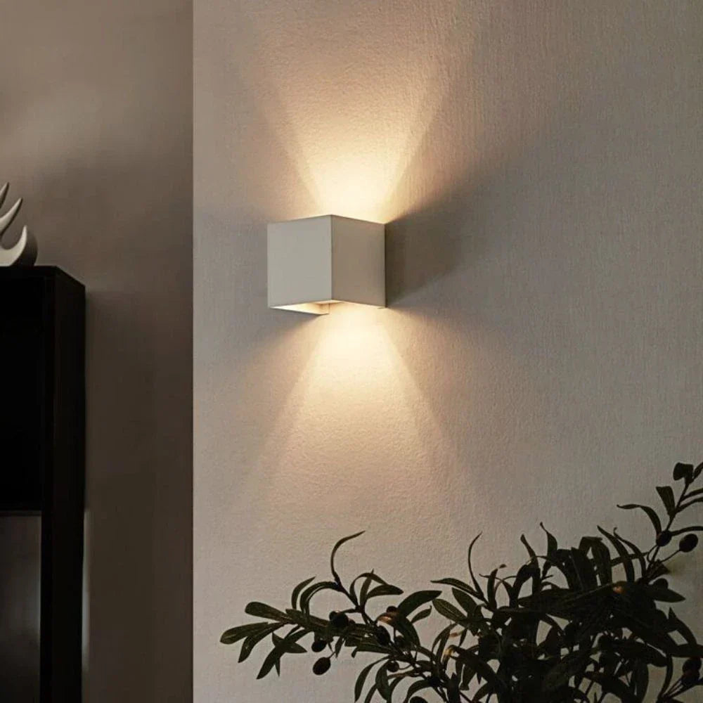 Wandbeleuchtung mit flexibler Lichtsteuerung | LumaDesign