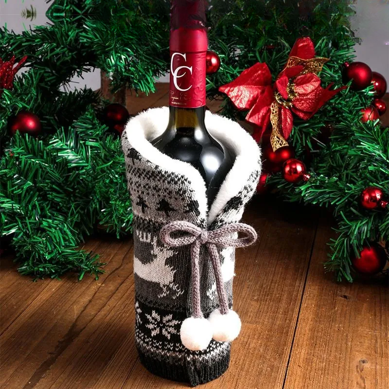 Weihnachtsflaschenhülle mit Fellkragen – festliche Weindekoration, Gnome