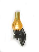 Antike Wandlampe aus Eisen mit Glas-Schirm in Bronze