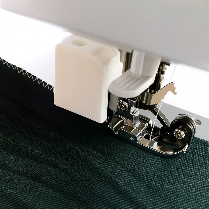Effizientes Overlock-Nähfuß – Nähen, Schneiden und Versäubern in einem Schritt