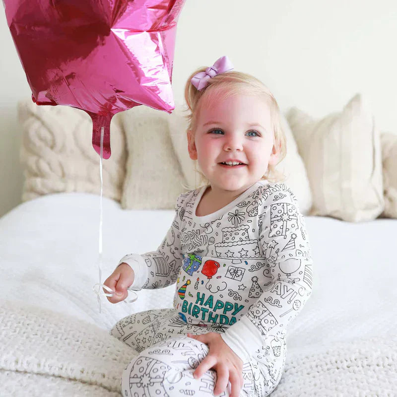 Selbstgestaltbarer Kinderpyjama zum Ausmalen