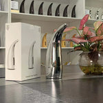 Automatischer Seifenspender "HygiFlow" mit Sensor und modernem Design