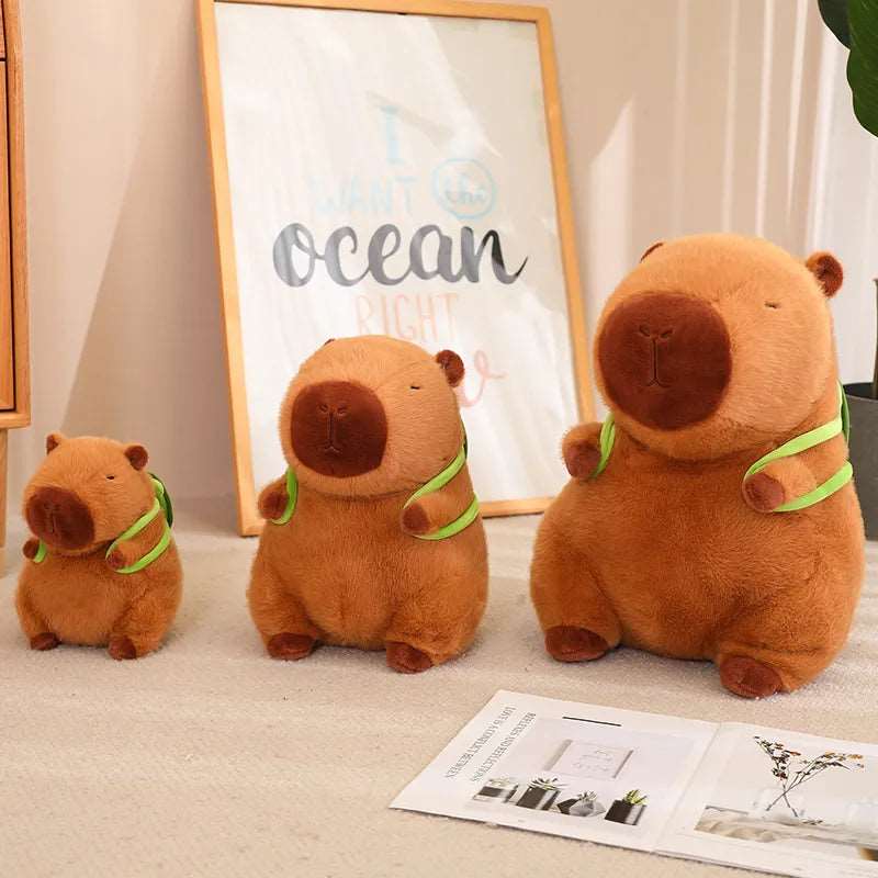 Kuschelige Capybara mit hilfreichem Schildkröten-Rucksack