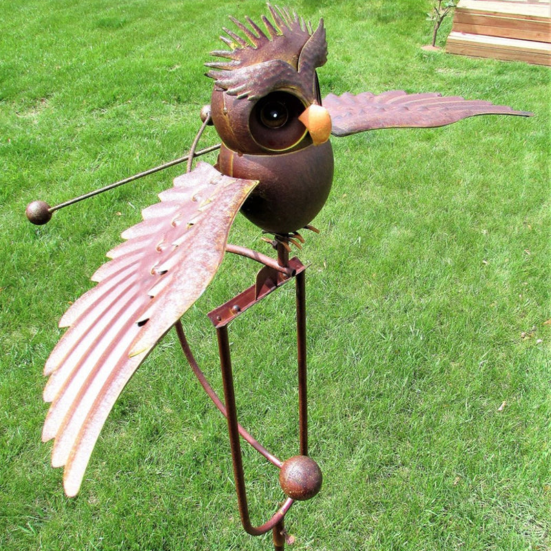 Luftige Gartenkunst: Elegante Vogel-Dekoration für Ihre Terrasse