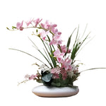 Moderne Vase mit realistischer Blumenanordnung
