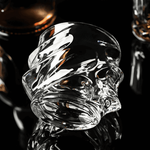Elegantes Kristall-Whiskyglas mit Facettenmuster