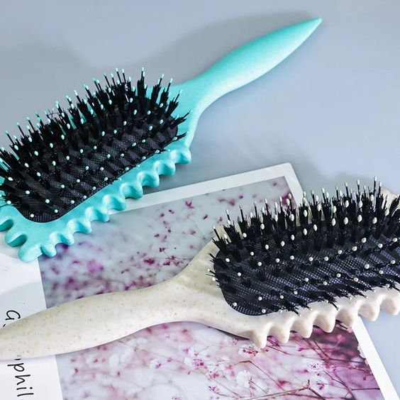 Haarglätterbürste für definierte Locken