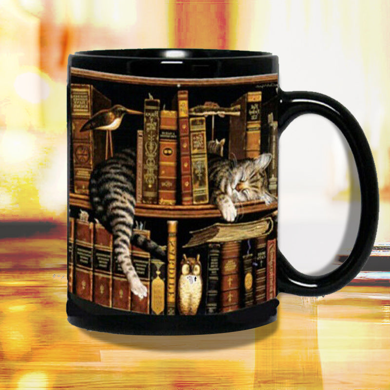 Kreative Keramiktasse für Katzen- und Buchliebhaber