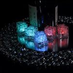 Früher Weihnachtsverkauf: LED Eiswürfel Badspielzeug (12 Stück)