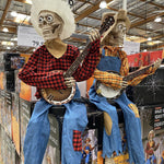 Lustige Duell mit lebhaften Banjo-Skeletten