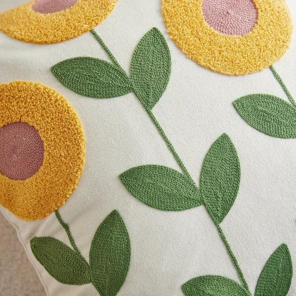 Kissenbezug mit fröhlichem Blumen- und Pflanzenmuster