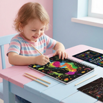 Regenbogenfarbenes Kratzpapier für kreative Kunstwerke