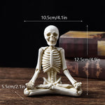 Vintage Halloween Figurine – Dekoratives Kunstwerk in Schwarz oder Weiß
