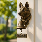 Einladende Glocke mit Schäferhund – Symbol für Sicherheit und Gastfreundschaft