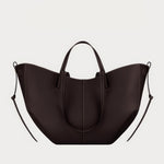 Elegant shoulder bag with generous storage space