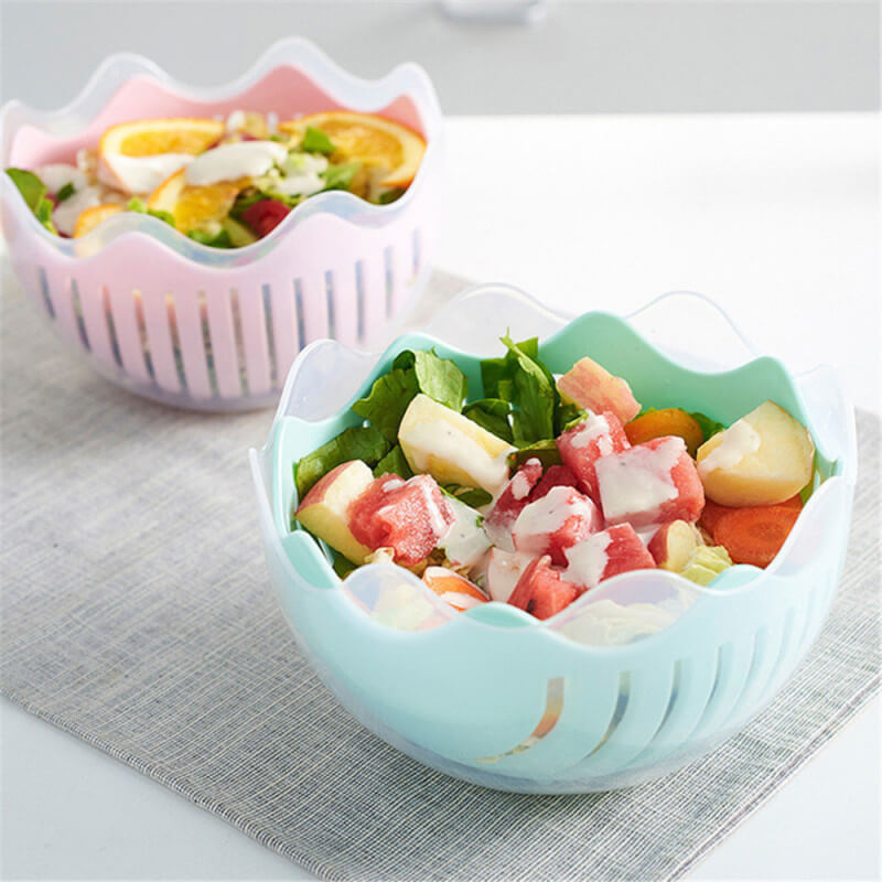Multifunktionale Salatschüssel mit Schneidehilfe