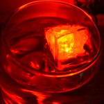 Farbenfrohe LED-Eiswürfel für jede Gelegenheit