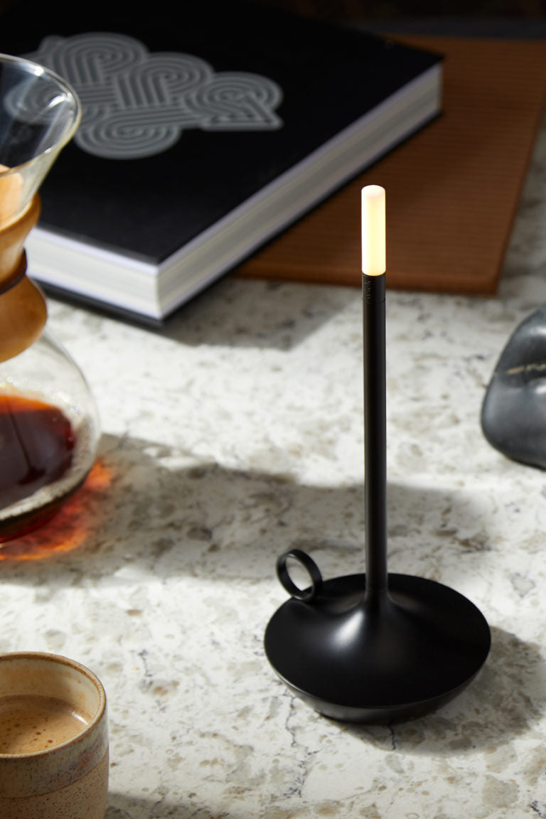 Elegante Tischlampe für flexible Beleuchtung