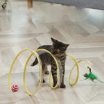 Abenteuerlicher Katzentunnel mit Spielzeug für aktive Katzen