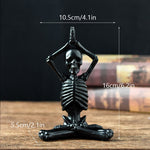 Vintage Halloween Figurine – Dekoratives Kunstwerk in Schwarz oder Weiß