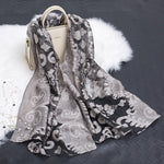 Blütenzauber | Eleganter Seidenschal mit floralen Motiven