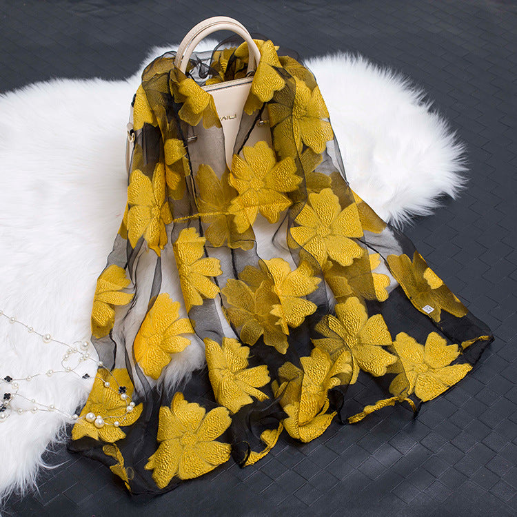 Blütenzauber | Eleganter Seidenschal mit floralen Motiven