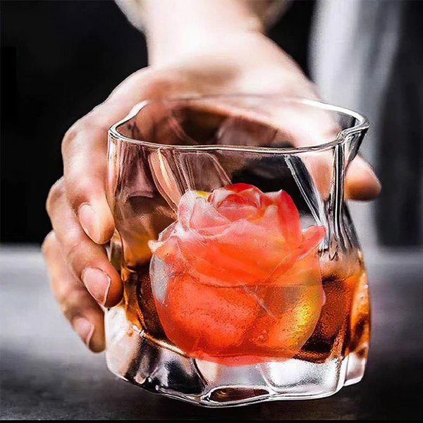 Eiswürfelform in Rosen-3D-Design für stilvolle Drinks