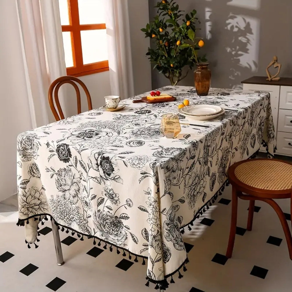 Elegante schwarze Tischdecke mit floralen Quasten für jeden Anlass