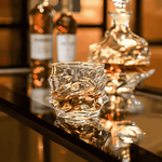 Elegantes Kristall-Whiskyglas mit Facettenmuster