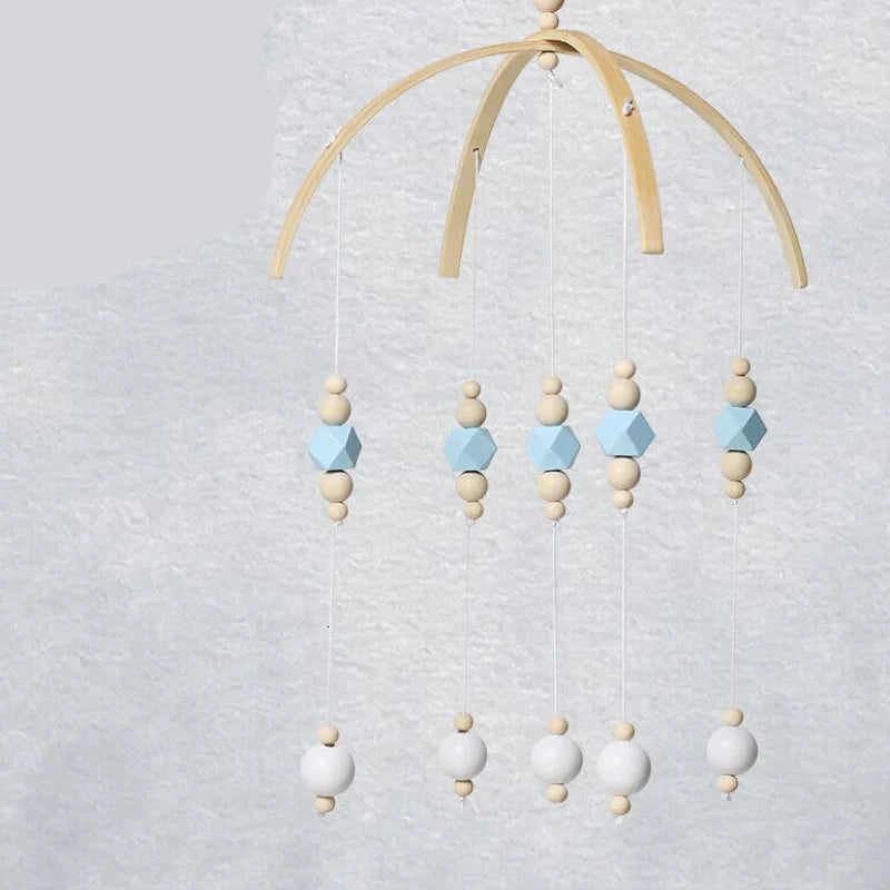 Baby-Mobile aus Buchenholz mit stilvollen Holzperlen