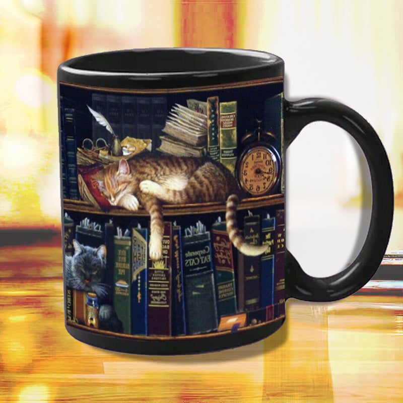 Kreative Keramiktasse für Katzen- und Buchliebhaber