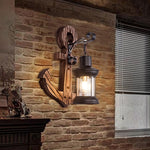 Rustikale Wandlampe aus Holz mit Voltyx Laterne