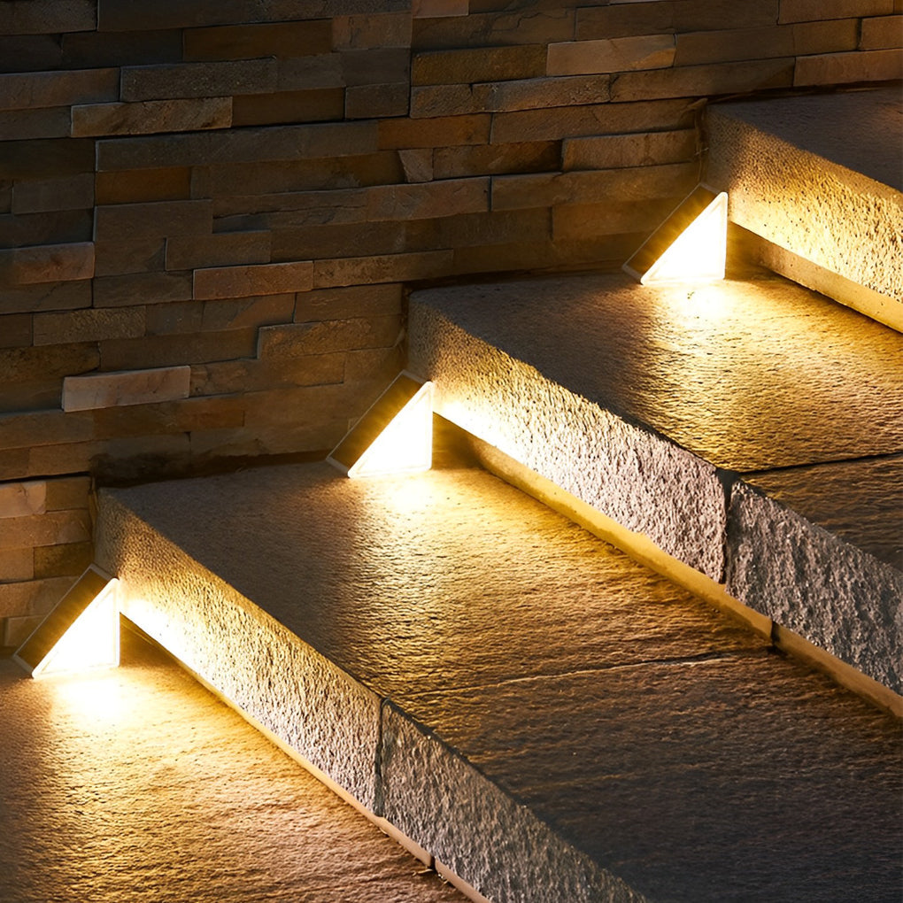 Dreieckige LED-Solarstufenbeleuchtung für den Außenbereich