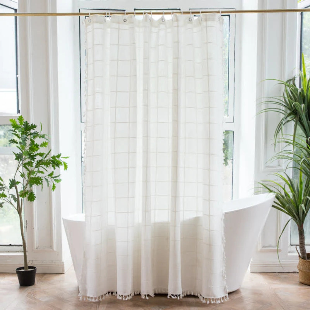 Stylish shower curtain in linen-cotton mix with fringes