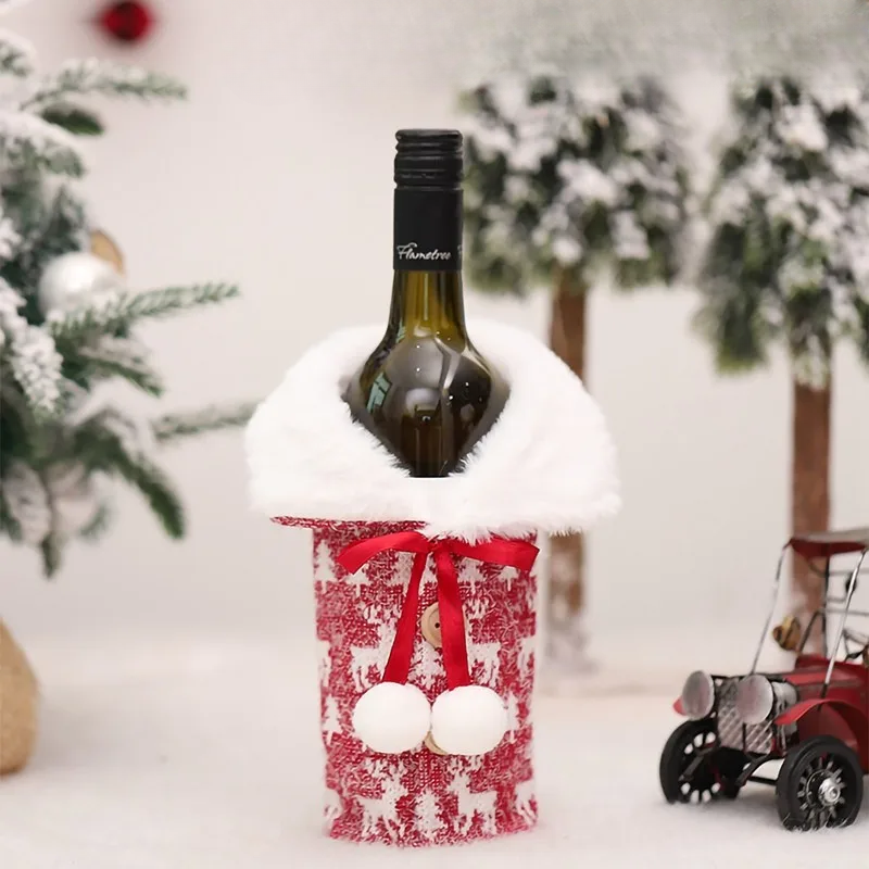 Weihnachtsflaschenhülle mit Fellkragen – festliche Weindekoration, Gnome