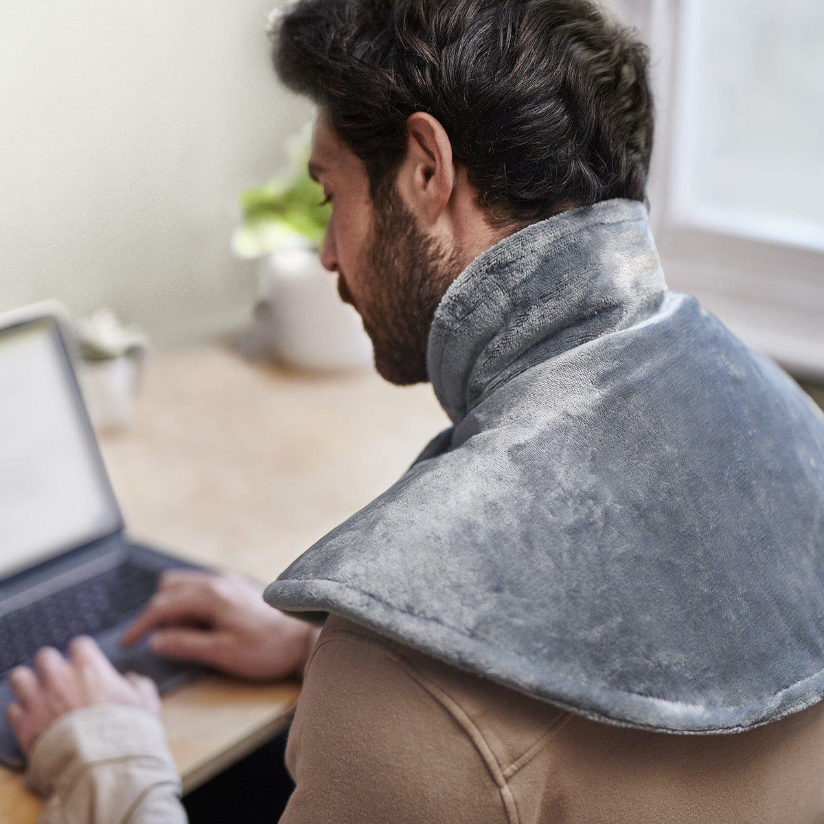 Heat Dispenser for Neck and Shoulders – Relaxing Warmth for Muscle Well-being
