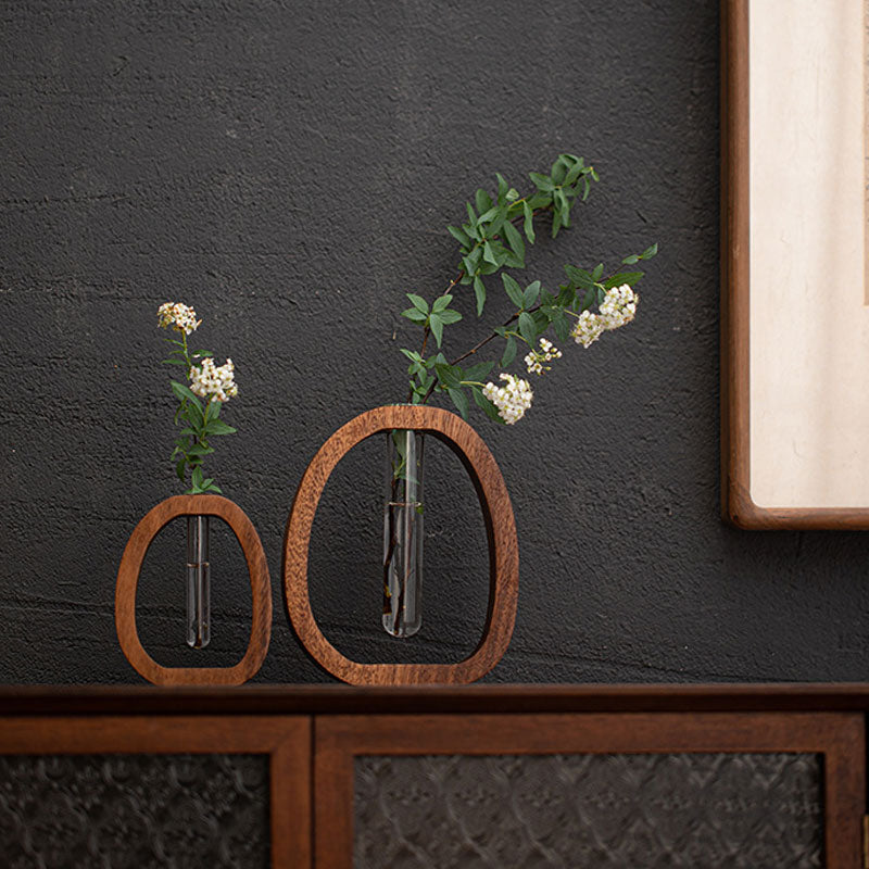 Wandvase aus Holz mit Glastube – Stilvolle Pflanzenpräsentation