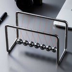 Eleganter Pendelspielzeug für Schreibtisch mit Balancekugeln