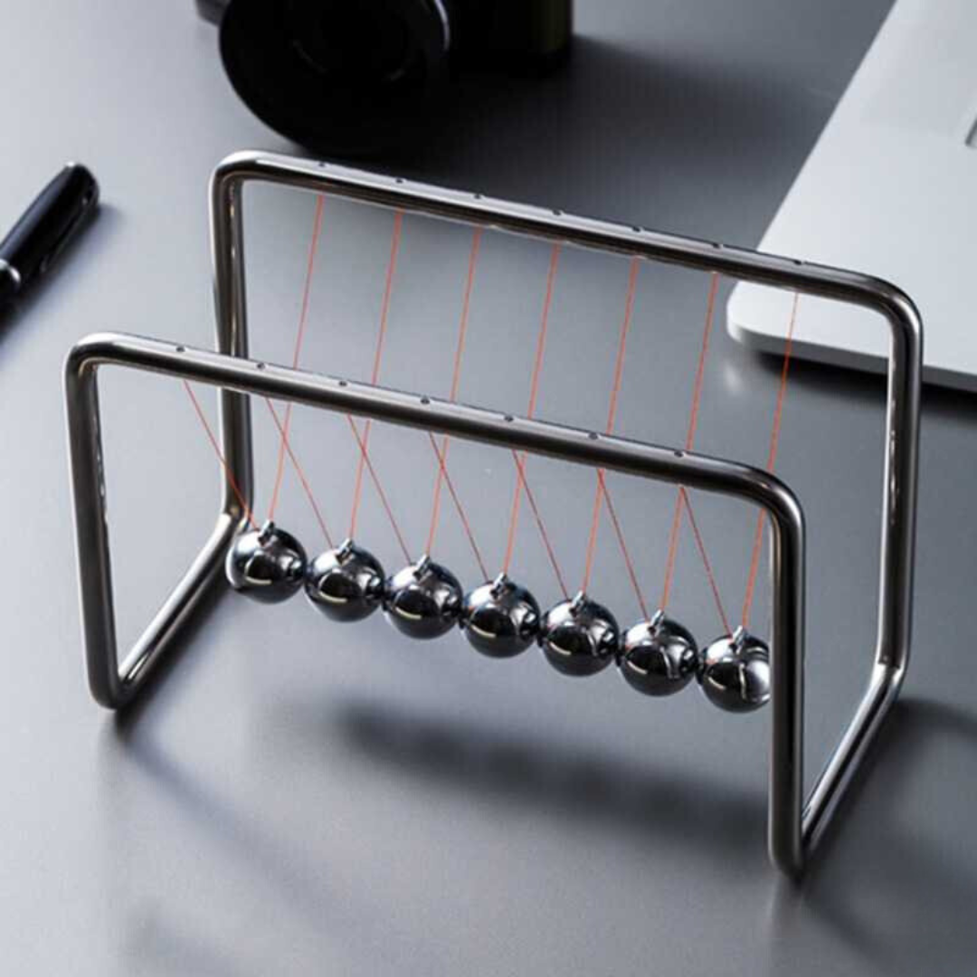 Eleganter Pendelspielzeug für Schreibtisch mit Balancekugeln