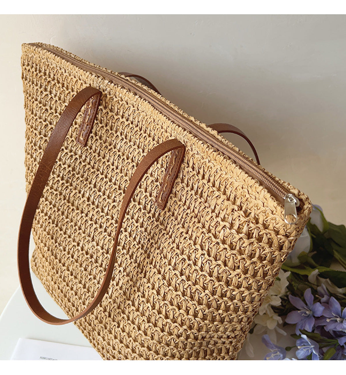 Stilvolle Rattan-Tasche mit Lederriemen für jeden Anlass
