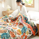 Stilvolle Sommerdecke mit floralen Motiven