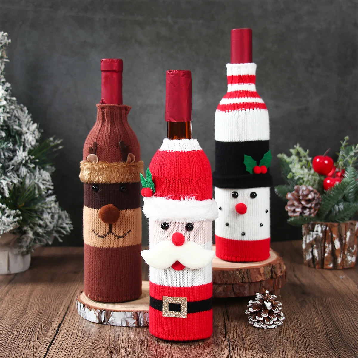 Festive Wine Bottle Cover – Stylish Christmas Decoration