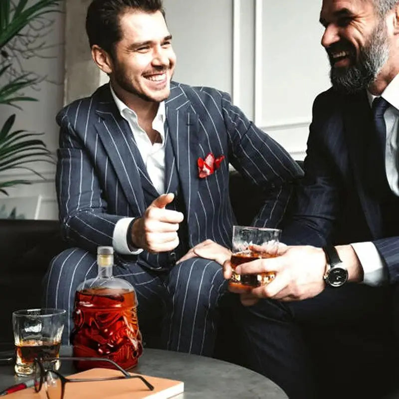 Elegantes Whiskey Dekanter Set mit 2 Gläsern für Genussliebhaber