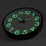 Elegante Wanduhr mit LED-Beleuchtung – Zeitloses Design