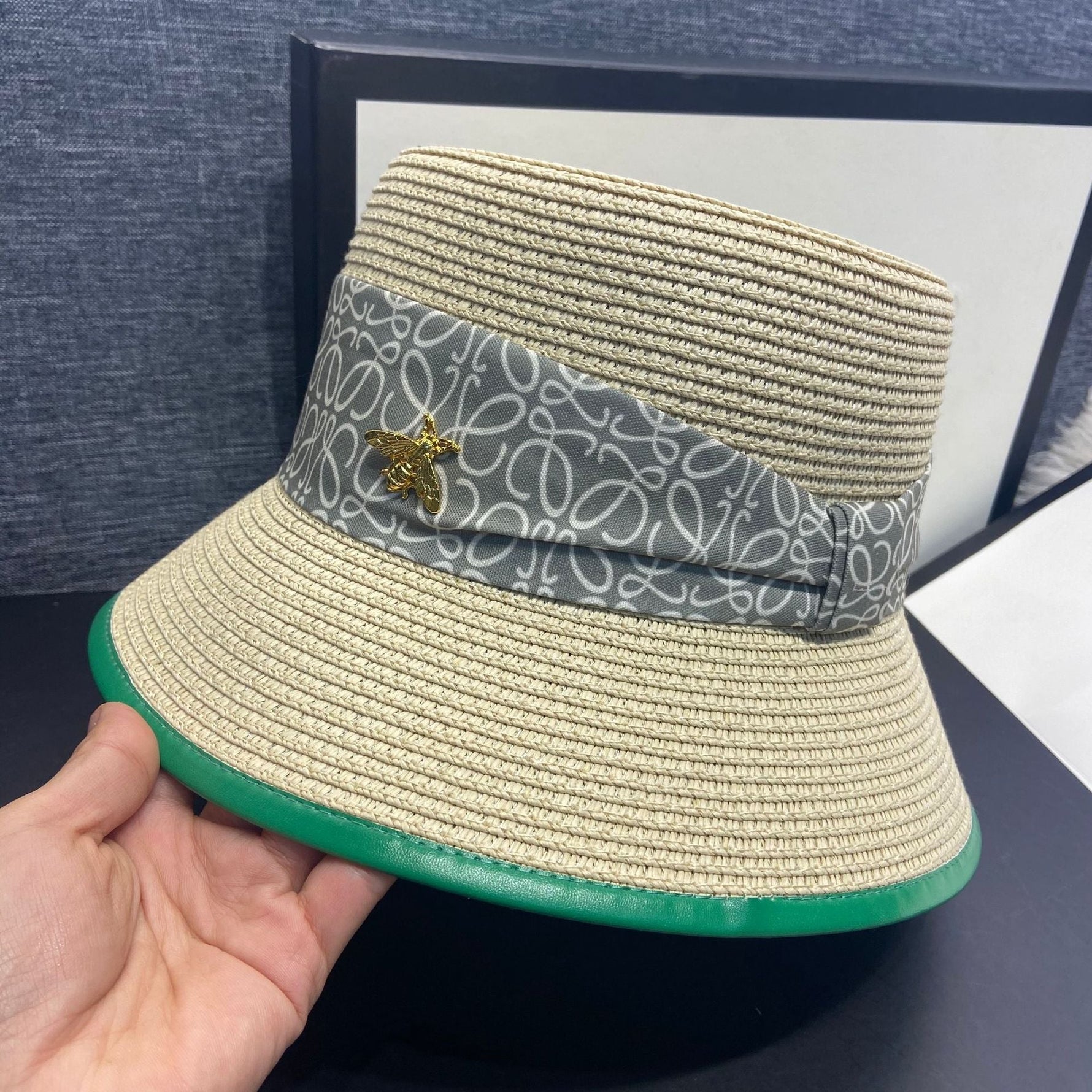 Eleganter Sommerhut mit Schleifenakzent – ideal für sonnige Tage