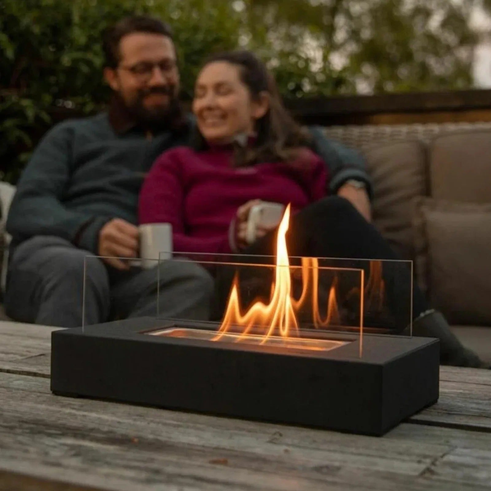 Eleganter Tischkamin für Terrasse und Balkon mit Bioethanol