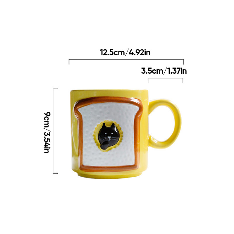 Kreative Kaffeetasse mit großen Augen für den Weihnachtsbaum