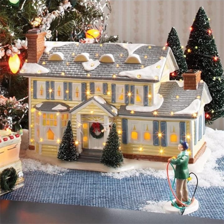 Weihnachtszauber: Keramikdorf inspiriert von der Griswold-Familie