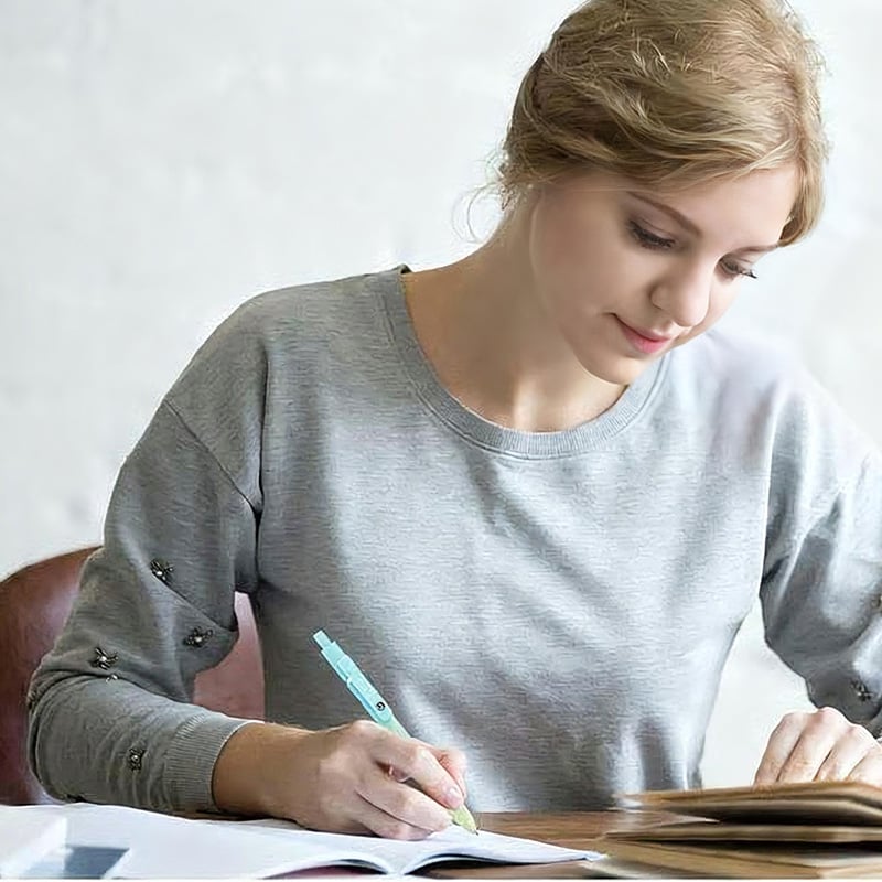 Quick-Drying Markers – For Clean, Stylish Writing